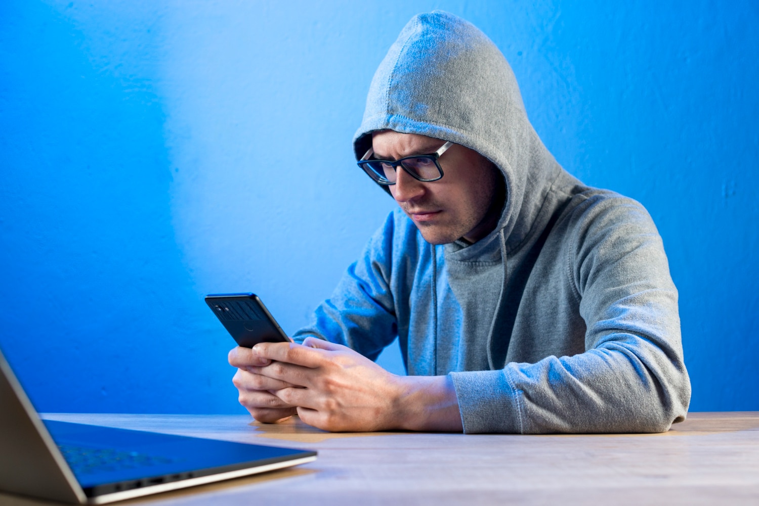 Qu’est-ce que le spoofing ? Tout savoir sur cette nouvelle arnaque